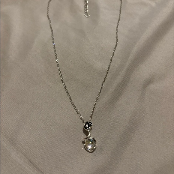 Elegant Silver Heart Necklace with pearl accent - Picture 1 of 2